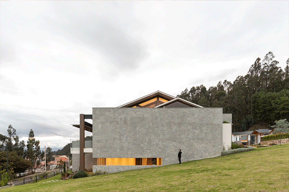 Casa Bronzo por INAI Arquitectura en Cuenca